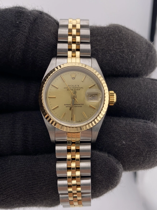 Rolex Datejust Lady Champagne Stick Dial on Jubilee Ref. 69173 Open Date view 2