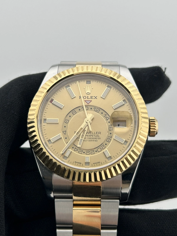 Rolex SkyDweller Champagne Index Dial on Oyster Bracelet Ref. 326933 Card 2017 view 3