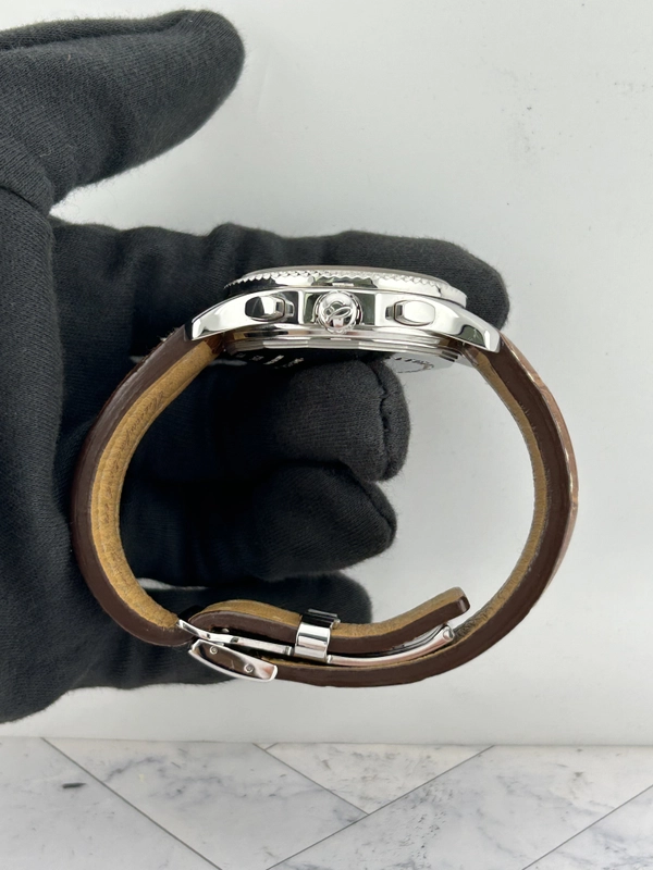Breitling Bentley Mark VI Silver Dial on Leather Ref. P26362 view 7