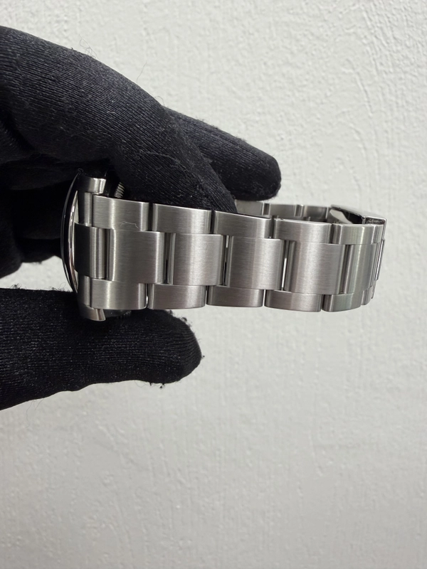 Rolex Oyster Perpetual Silver Dial on Oyster Ref. 116000 Card 2018 view 4