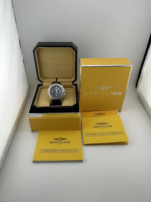 Breitling Avenger Seawolf Blue Dial on Rubber Band Ref. A1733010/C756 Complete 2009 view 7
