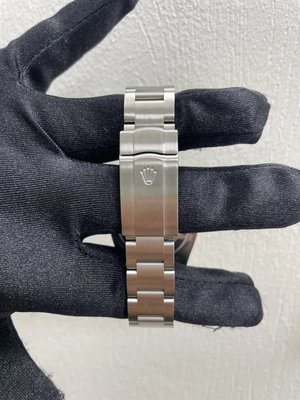 Rolex Oyster Perpetual Silver Dial on Oyster Ref. 116000 Card 2015 view 3