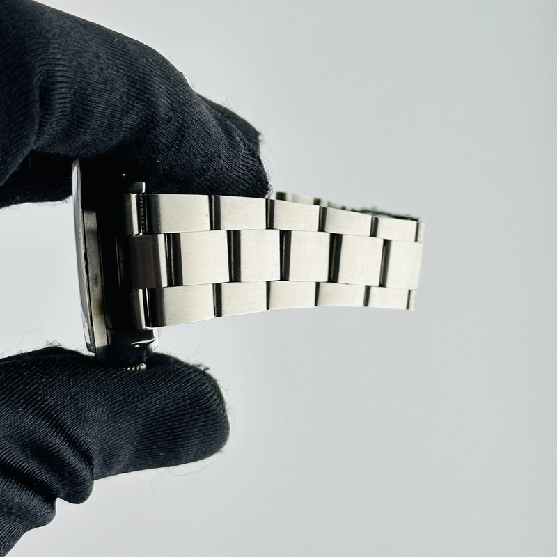 Rolex Air-King Silver Stick Dial on Oyster Bracelet Ref. 14010 1991 view 5
