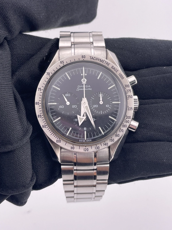 Omega Speedmaster Broad Arrow Black Dial on Stainless Steel Bracelet Ref. 3594.50 Complete 1999 view 2