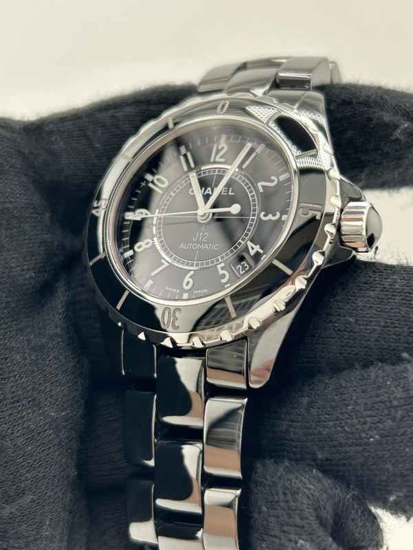 Chanel J12 Black Dial on Stainless Steel Bracelet Ref. H0685 view 3