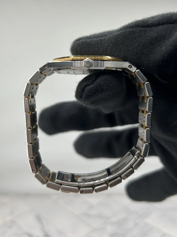 Audemars Piguet Royal Oak Champagne Diamond Tapisserie Dial on 2 Tone Bracelet Ref. 56303SA view 5