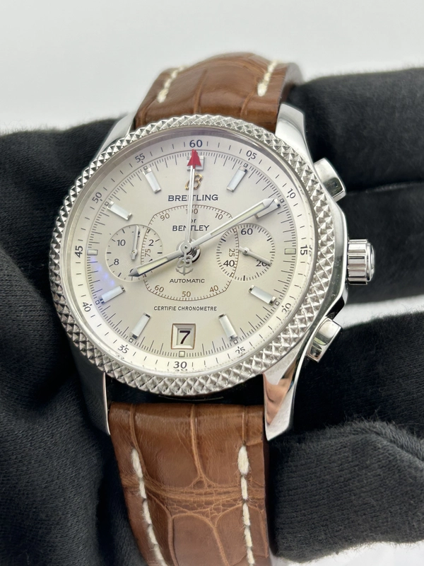 Breitling Bentley Mark VI Silver Dial on Leather Ref. P26362 view 4