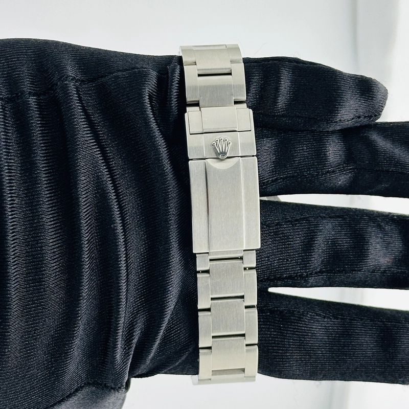 Rolex Explorer II Black Dial on Oyster Ref. 216570 Card 2020 view 3