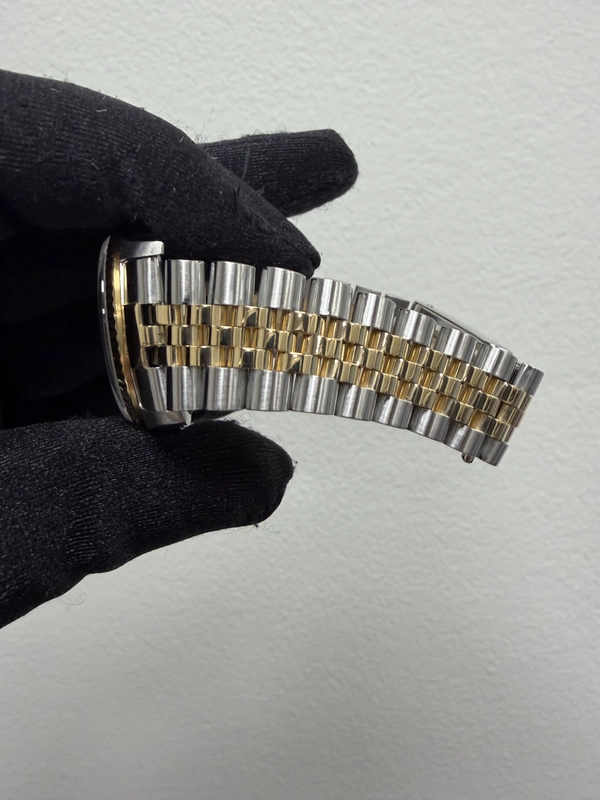 Rolex Datejust Champagne Diamond Dial on Jubilee Ref. 16233 1995 view 4