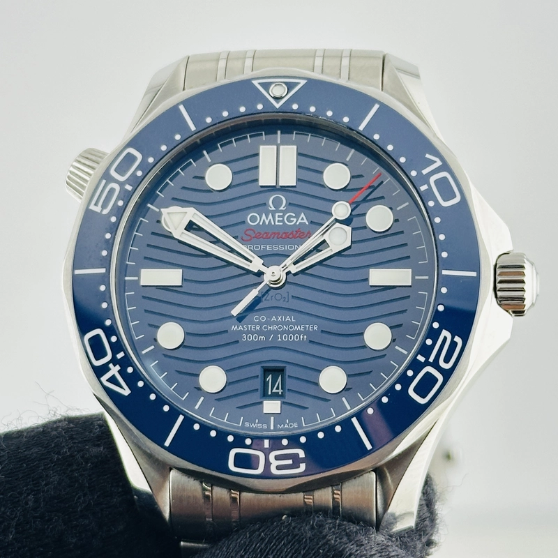 Omega Seamaster Diver 300M Co-Axial Master Chronometer Blue Dial on Stainless Steel Bracelet Ref. 210.30.42.20.03.001 Complete 2024 view 3