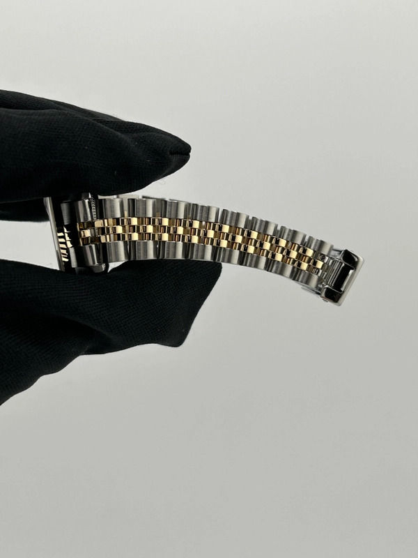 Rolex Datejust Lady Champagne Diamond Dial on Jubilee Ref. 69173 Papers 1999 view 5