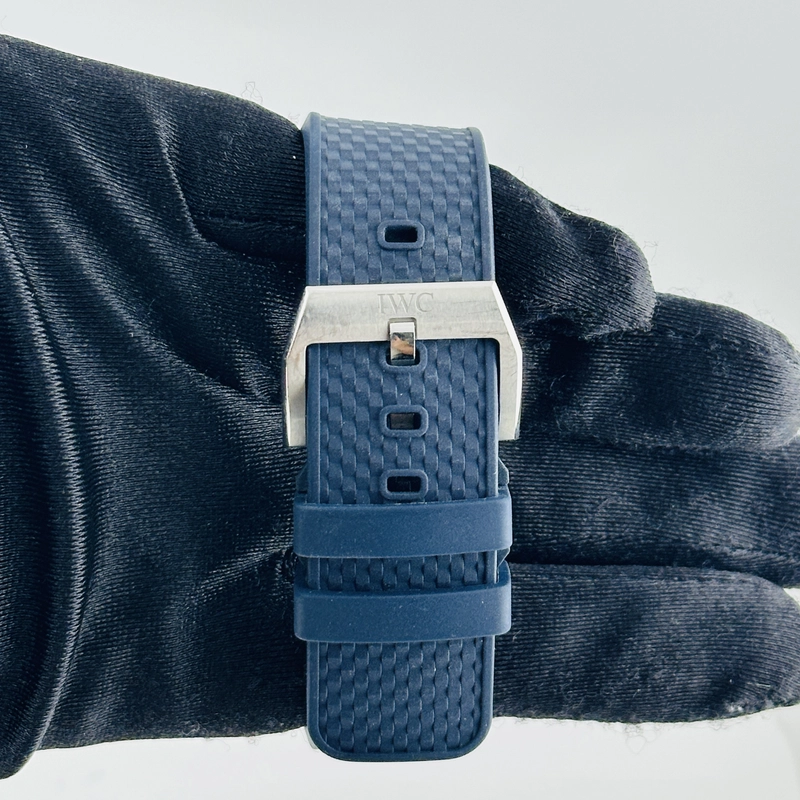 Iwc Aquatimer Chronograph Blue Dial on Rubber Strap Ref. IW376806 Complete 2024 view 4
