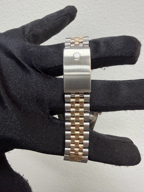 Rolex Datejust 36 Champagne Diamond Dial on Jubilee Ref. 16233 Papers 1988 view 3