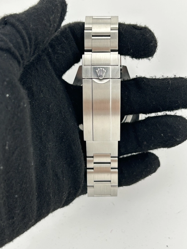 Rolex Sea-Dweller Black Dial on Oyster Steel Bracelet Ref. 126600 Card 2020 view 4