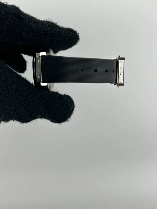 Hublot Classic Fusion Black Dial on Rubber Strap Ref. 582.NX.1170.RX.1704 Card Open Date view 5