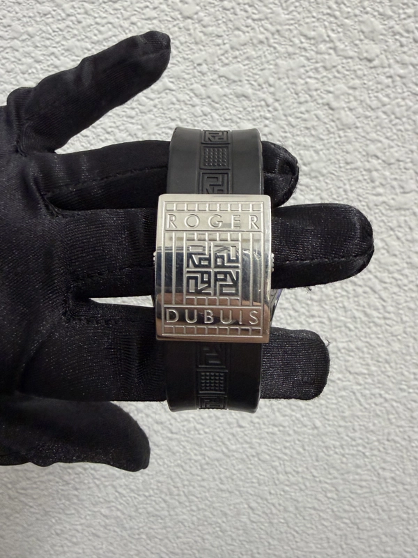 Roger Dubuis Easy Diver Silver Dial on Rubber Ref. RDDBSE0256 view 3