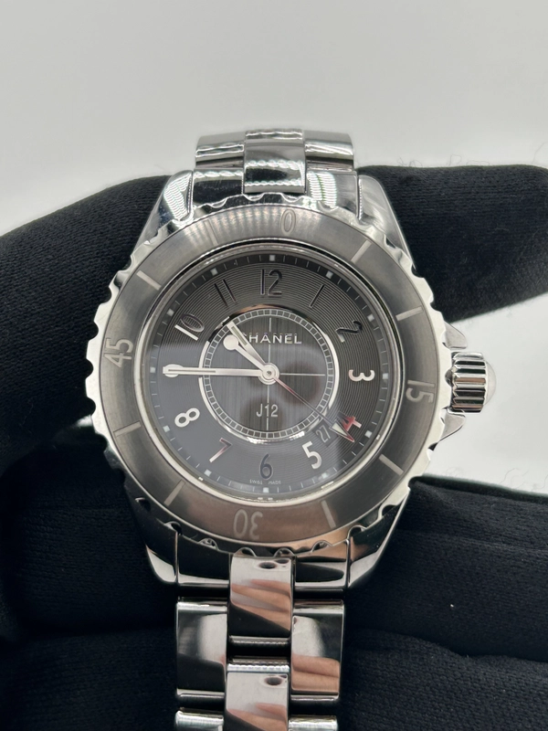 Chanel J12 Chromatic Grey Dial on Ceramic And Titanium Bracelet Ref. H2978 view 3