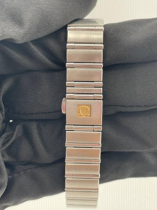 Omega Constellation White Dial on Stainless Steel Bracelet Ref. 1562.3 view 5