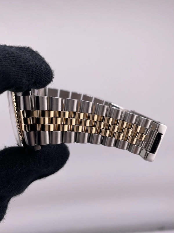 Rolex Datejust Champagne Stick Dial on D Link Jubilee Bracelet Ref. 16013 1985 view 5