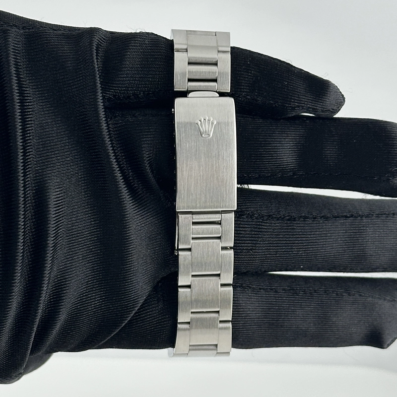 Rolex Air-King Silver Dial on Oyster Ref. 14010 Papers 2002 view 3