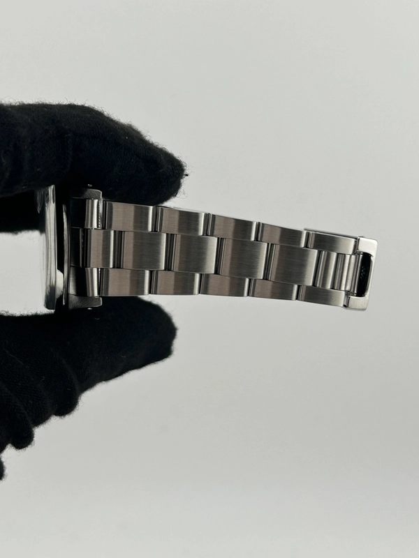 Rolex Oyster Perpetual Date Silver Stick Dial on Oyster Steel Bracelet Ref. 15000 1988 view 5