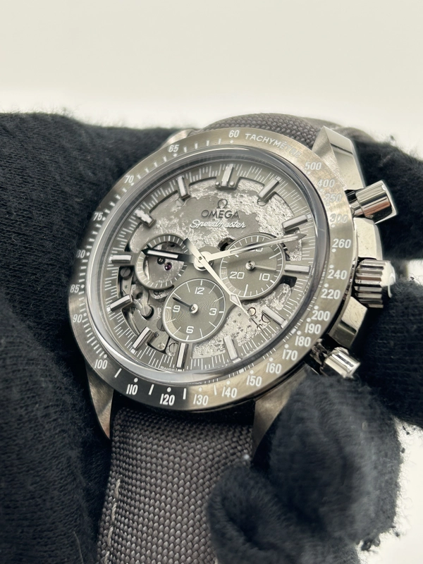 Omega Speedmaster Grey Side Of The Moon Black Dial on Gray Leather Strap Ref. 310.92.44.50.06.001 Complete 2025 view 3