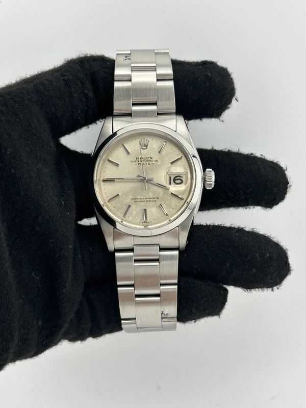 Rolex Oyster Perpetual Date Silver Index Dial on Oyster Steel Bracelet Ref. 1500 1965 view 2
