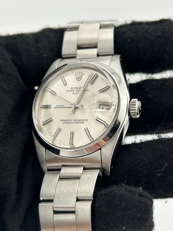 Rolex Oyster Perpetual Date Silver Index Dial on Oyster Steel Bracelet Ref. 1500 1974 view 3
