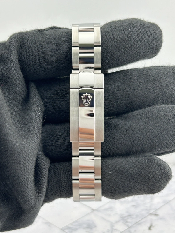 Rolex Datejust 31 Dark Grey Index Dial on Oyster Bracelet Ref. 278240 Card 2026 view 4