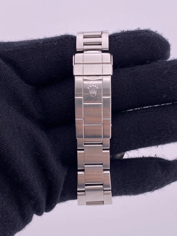 Rolex Submariner Black Dial on Oyster Ref. 16610 Papers Open Date view 4