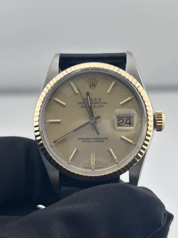 Rolex Datejust 36 Champagne Stick Dial on Jubilee Ref. 16013 view 2