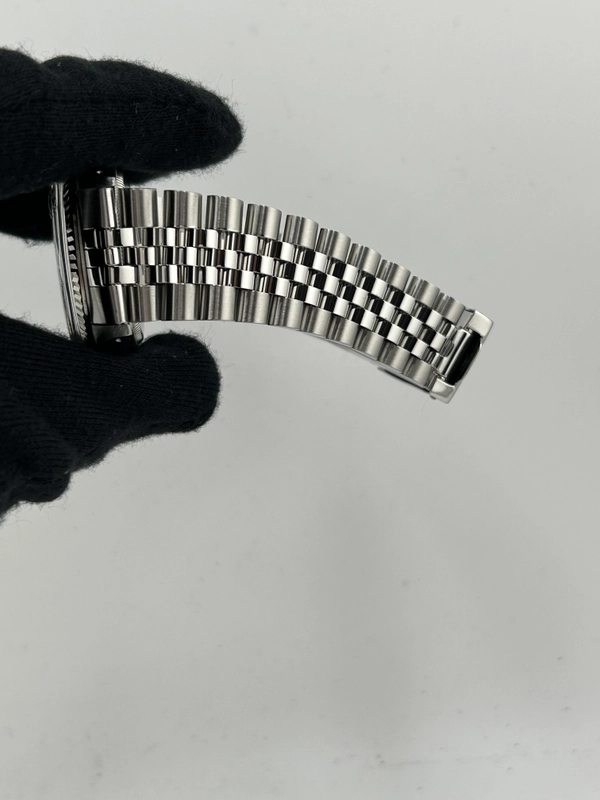 Rolex Datejust 36 Silver Stick Dial on Jubilee D Link Bracelet Ref. 16014 1985 view 5