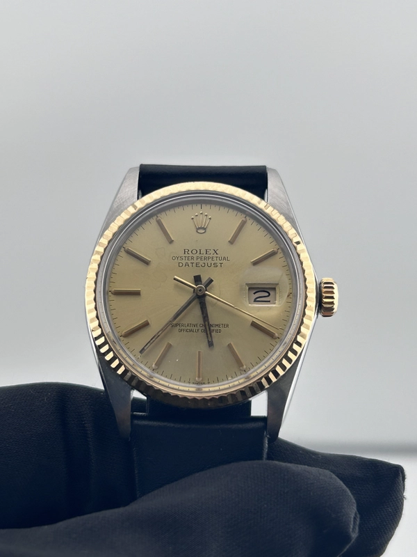 Rolex Datejust 36 Champagne Stick Dial on Jubilee Ref. 16013 view 2