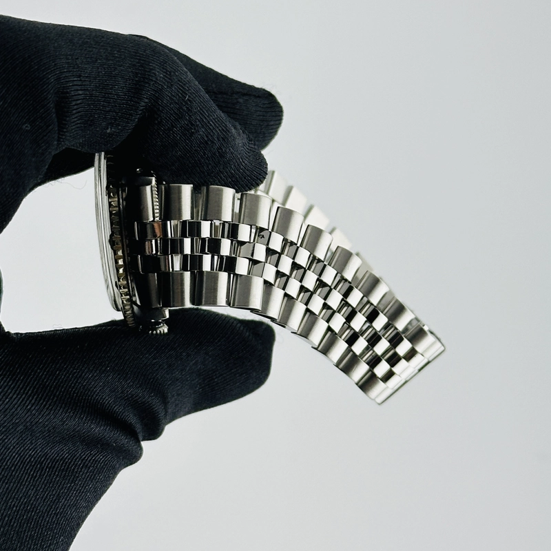 Rolex Datejust Thunderbird Silver Stick Dial on Jubilee Ref. 1625 view 4