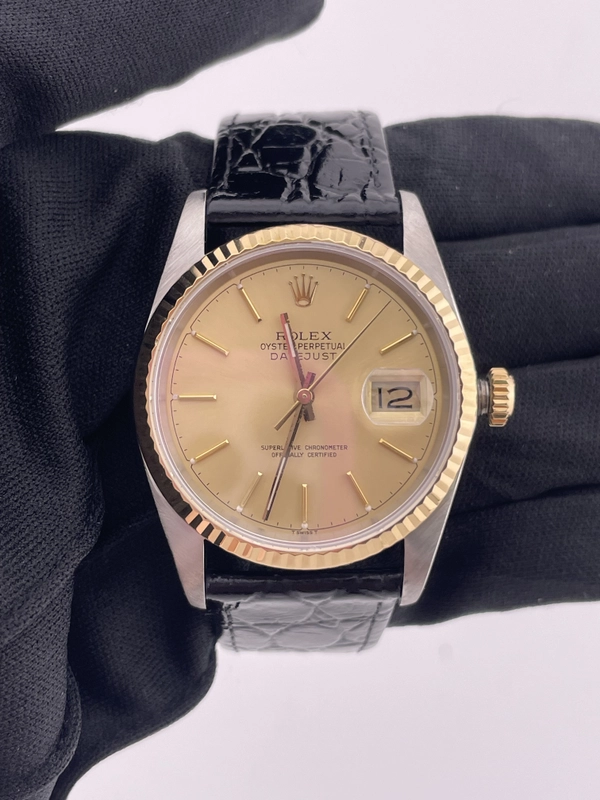 Rolex Datejust 36 Champagne Stick Dial on Generic Black Leather Strap Ref. 16233 1988 view 2