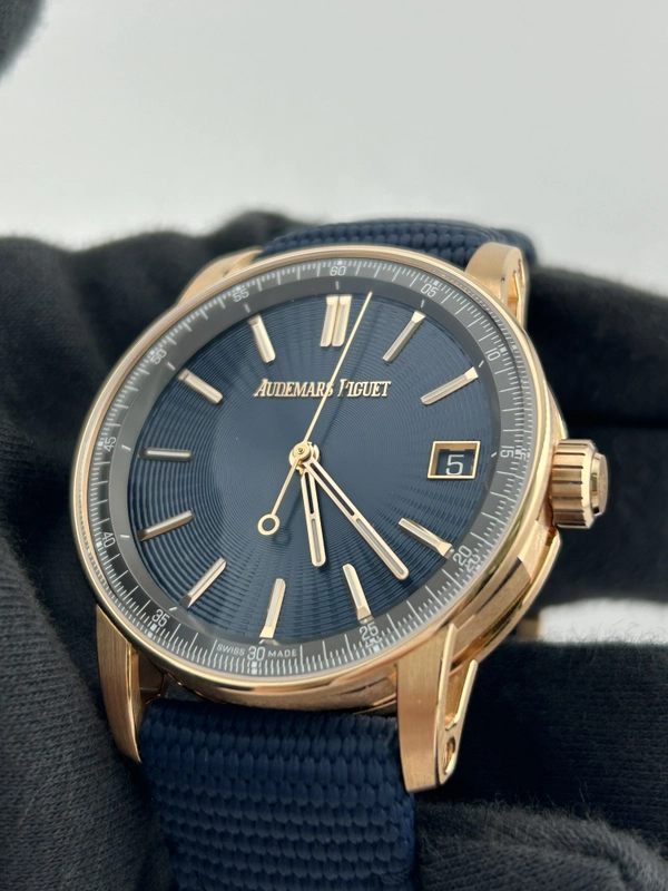 Audemars Piguet Code 11.59 Selfwinding Night Blue Cloud Dial on Rubber Strap Ref. 15210OR.OO.A348KB.01 view 3