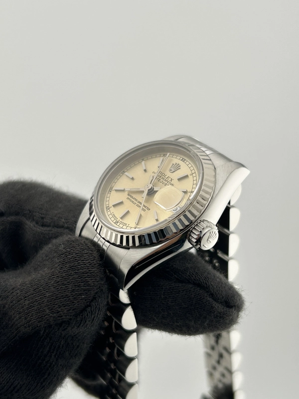 Rolex Datejust Lady Champagne Stick Dial on Jubilee Ref. 69174 Papers 1994 view 3