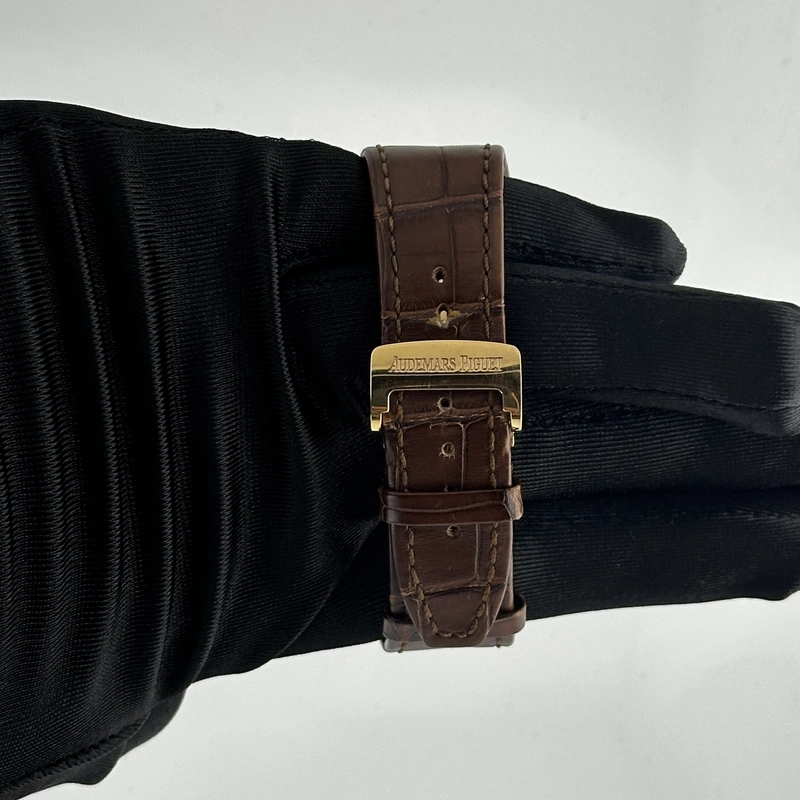 Audemars Piguet Royal Oak Selfwinding White Dial on Leather Strap Ref. 15400OR.OO.D088CR.01 Card 2019 view 5