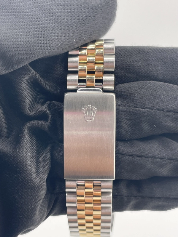 Rolex Datejust 36 Champagne Stick Dial on Jubilee Ref. 16233 Open Date view 4