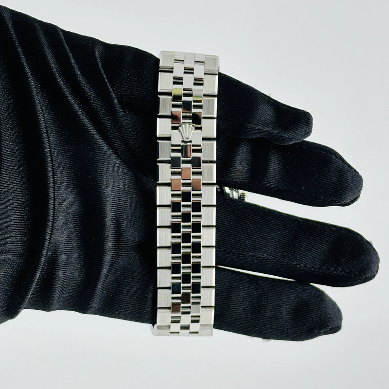 Rolex Land-Dweller White Honeycomb Dial on Flat Jubilee Ref. 127334 Card 2026 view 4