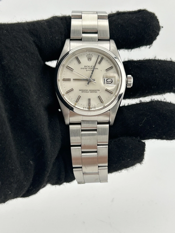 Rolex Oyster Perpetual Date Silver Index Dial on Oyster Steel Bracelet Ref. 1500 1974 view 2