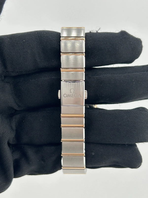 Omega Constellation White Mop Dial on Rose Gold And Stainless Steel Bracelet Ref. 131.25.25.60.55.001 view 4