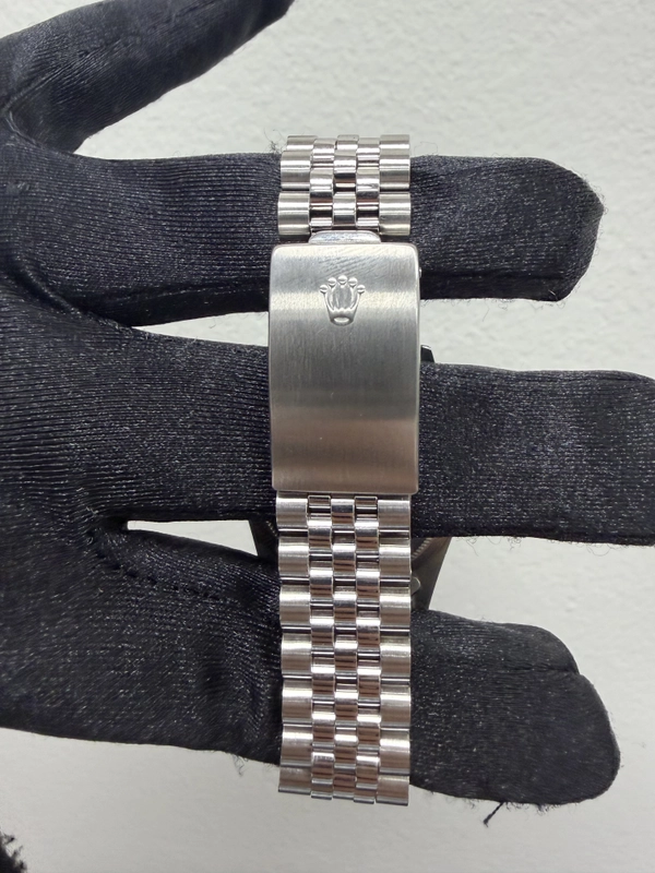 Rolex Datejust Silver Stick Dial on D Link Jubilee Ref. 16220 1988 view 3