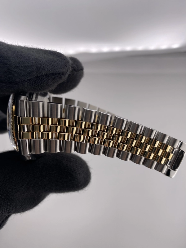 Rolex Datejust Champagne Stick Dial on D Link Jubilee Bracelet Ref. 16013 1986 view 5