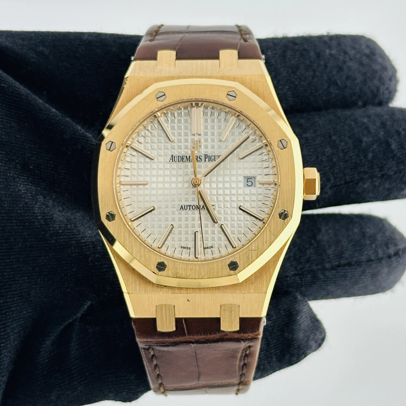 Audemars Piguet Royal Oak Selfwinding White Dial on Leather Strap Ref. 15400OR.OO.D088CR.01 Card 2019 view 2