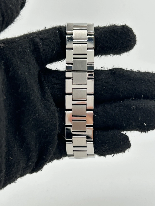Cartier Ronde Solo SM Silver Roman Numerals Dial on Stainless Steel Bracelet Ref. W6701004 Papers 2015 view 4