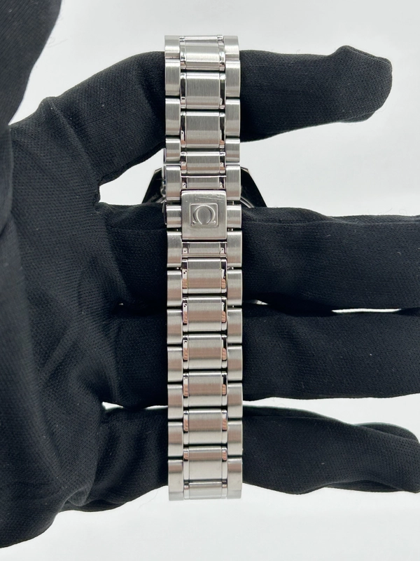 Omega Speedmaster Racing Black Dial on Stainless Steel Bracelet Ref. 3519.50.00 Card view 4