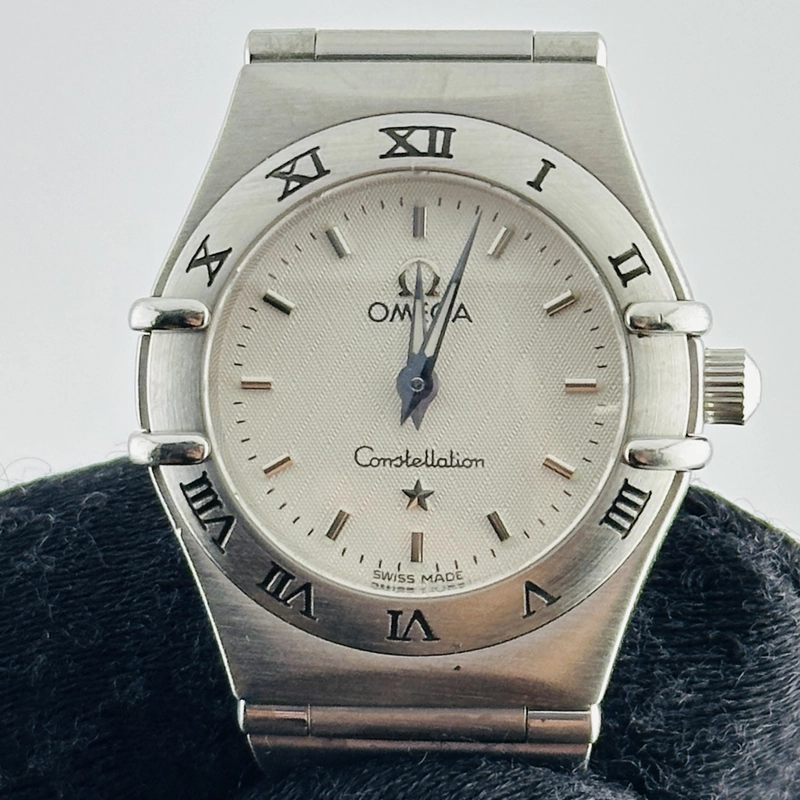 Omega Constellation White Dial on Stainless Steel Bracelet Ref. 1562.30.00 view 2
