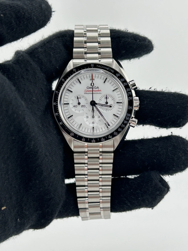 Omega Speedmaster Moonwatch Professional White Dial on Bracelet Ref. 310.30.42.50.04.001 Complete 2024 view 2