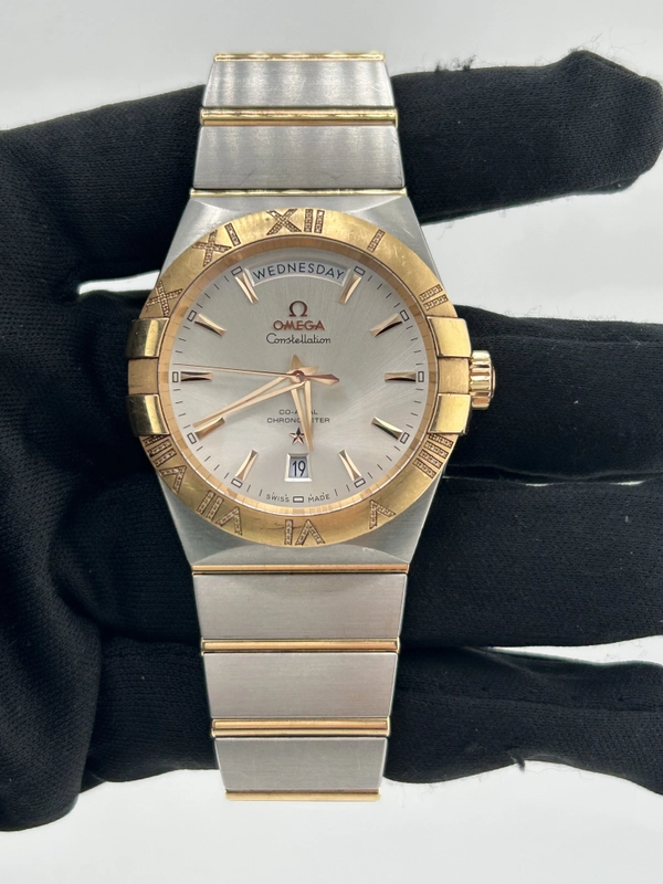 Omega Constellation Day/Date Silver Dial on Stainless Steel And Red Gold Bracelet Ref. 123.25.38.22.02.001 Complete 2018 view 2
